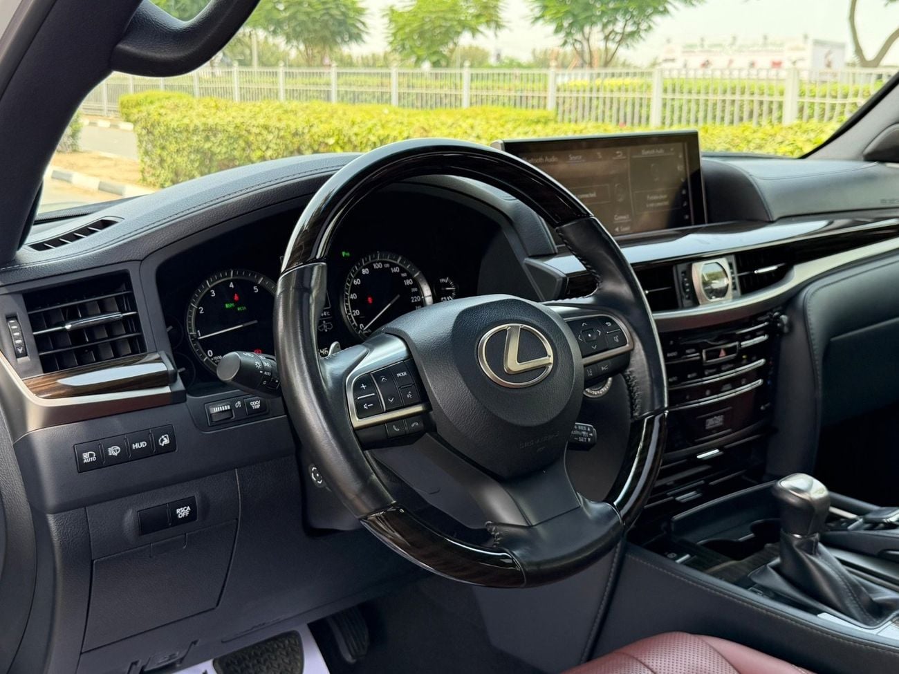لكزس LX 570 SIGNATURE PLATINUM