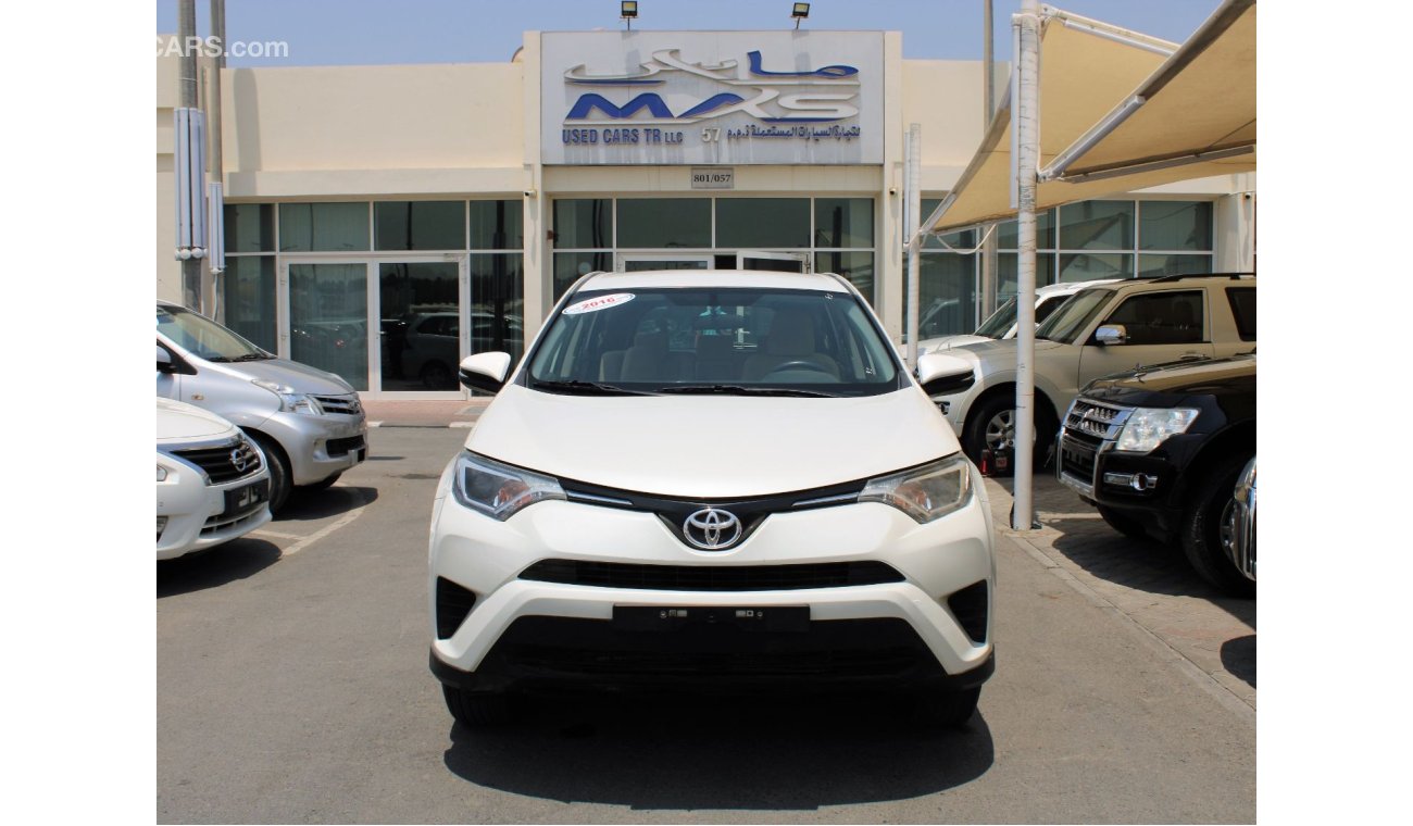 Toyota RAV4 ACCIDENTS FREE - ORIGINAL PAINT - GCC - CAR IS IN PERFECT CONDITION INSIDE OUT