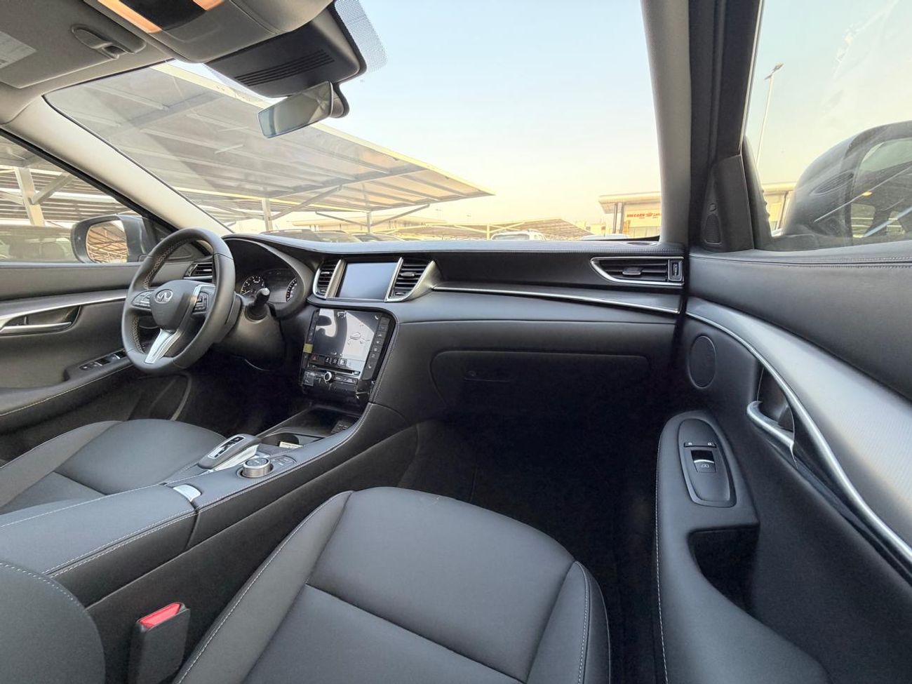 إنفينيتي QX50 Luxury 2.0L RWD