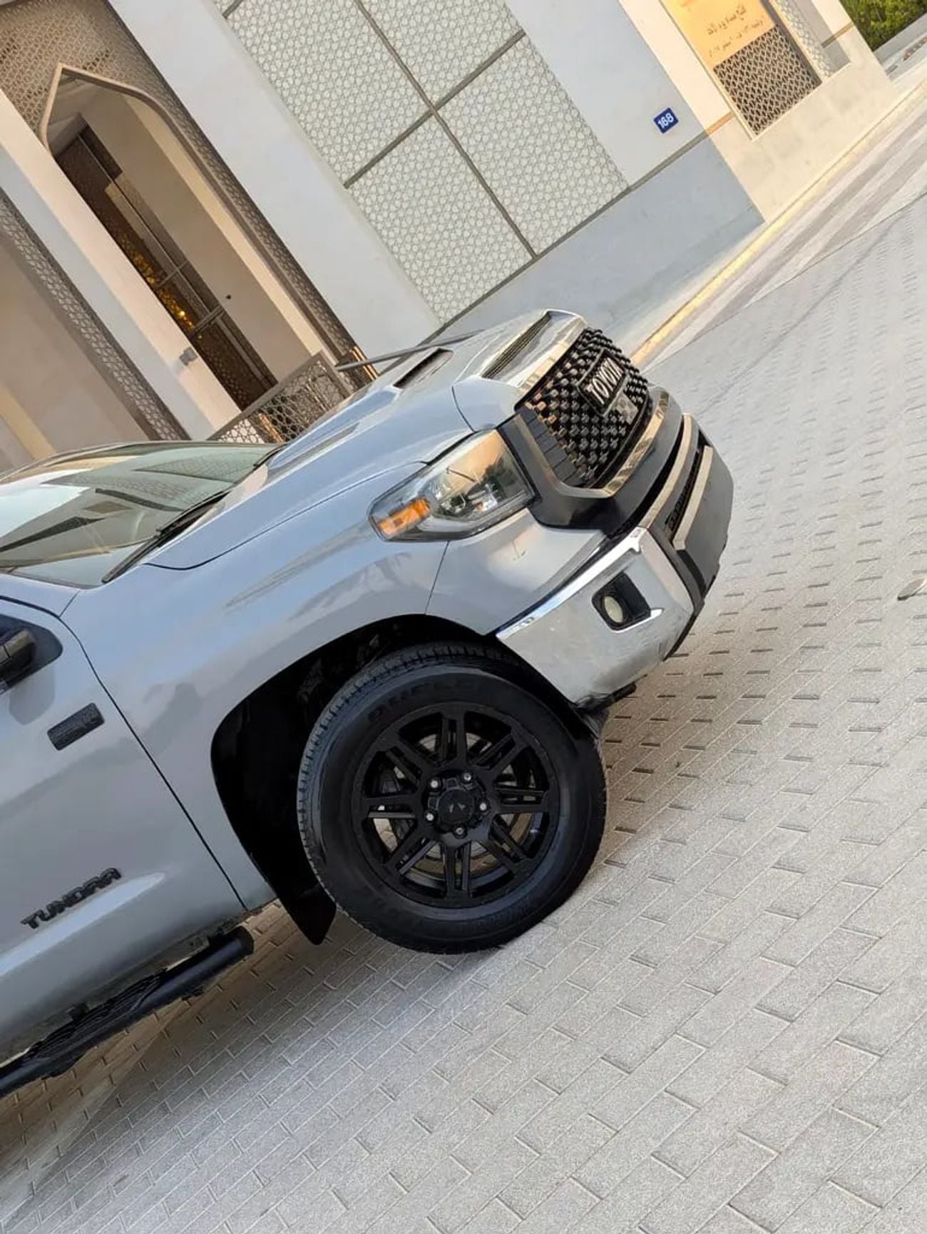 Toyota Tundra Crewmax SR5 - GCC Specs interior and Exterior Excellent Condition