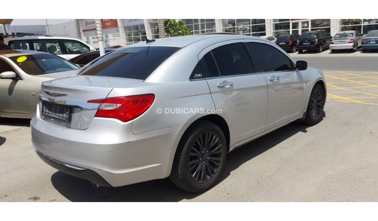 Used Chrysler 200C 2012 for sale in Sharjah - 233988