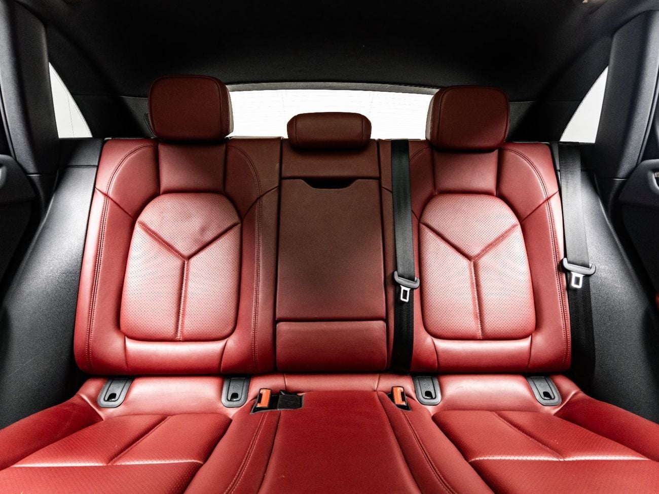 بورش ماكان Std 2.0L (252 HP)