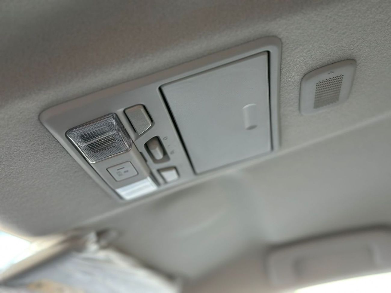 Mitsubishi L200 Mitsubishi L200 SPORTERO DIESEL - 2.4L - DOUBLE CABIN - 4X4 - A/T - POWER LOCKS AND POWER WINDOWS