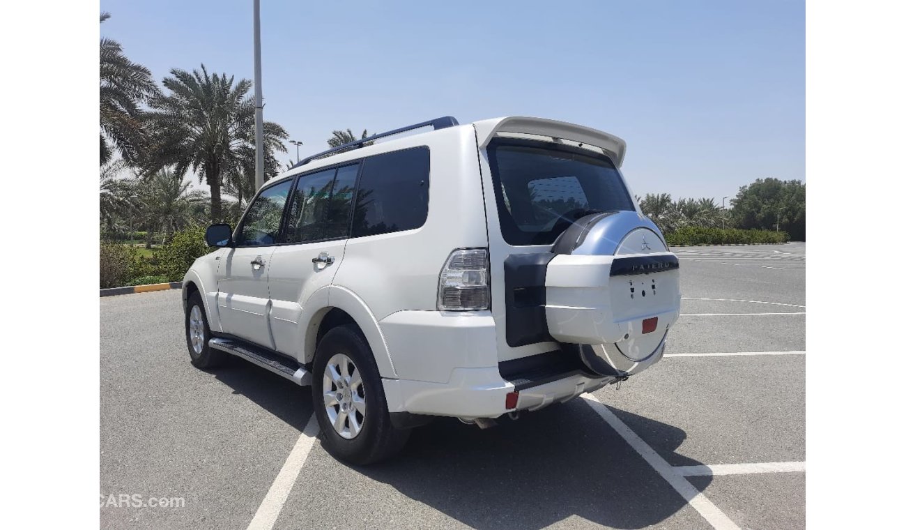 Mitsubishi Pajero GLS Mid Mitsubishi Pajero 2014 gcc full option Excellent Condition