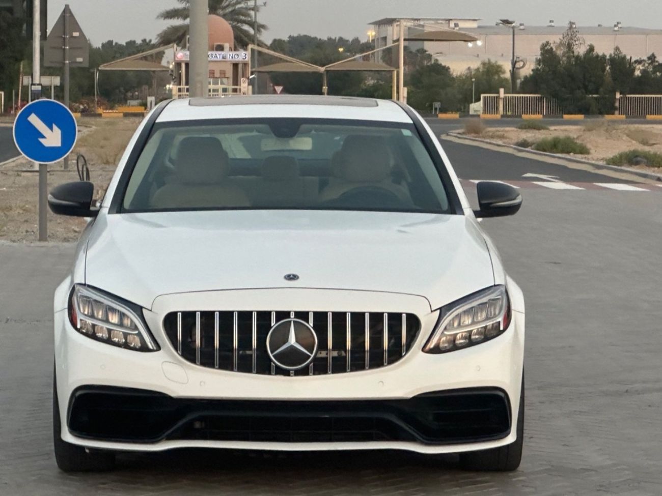 مرسيدس بنز C 300 AMG Pack 2.0L