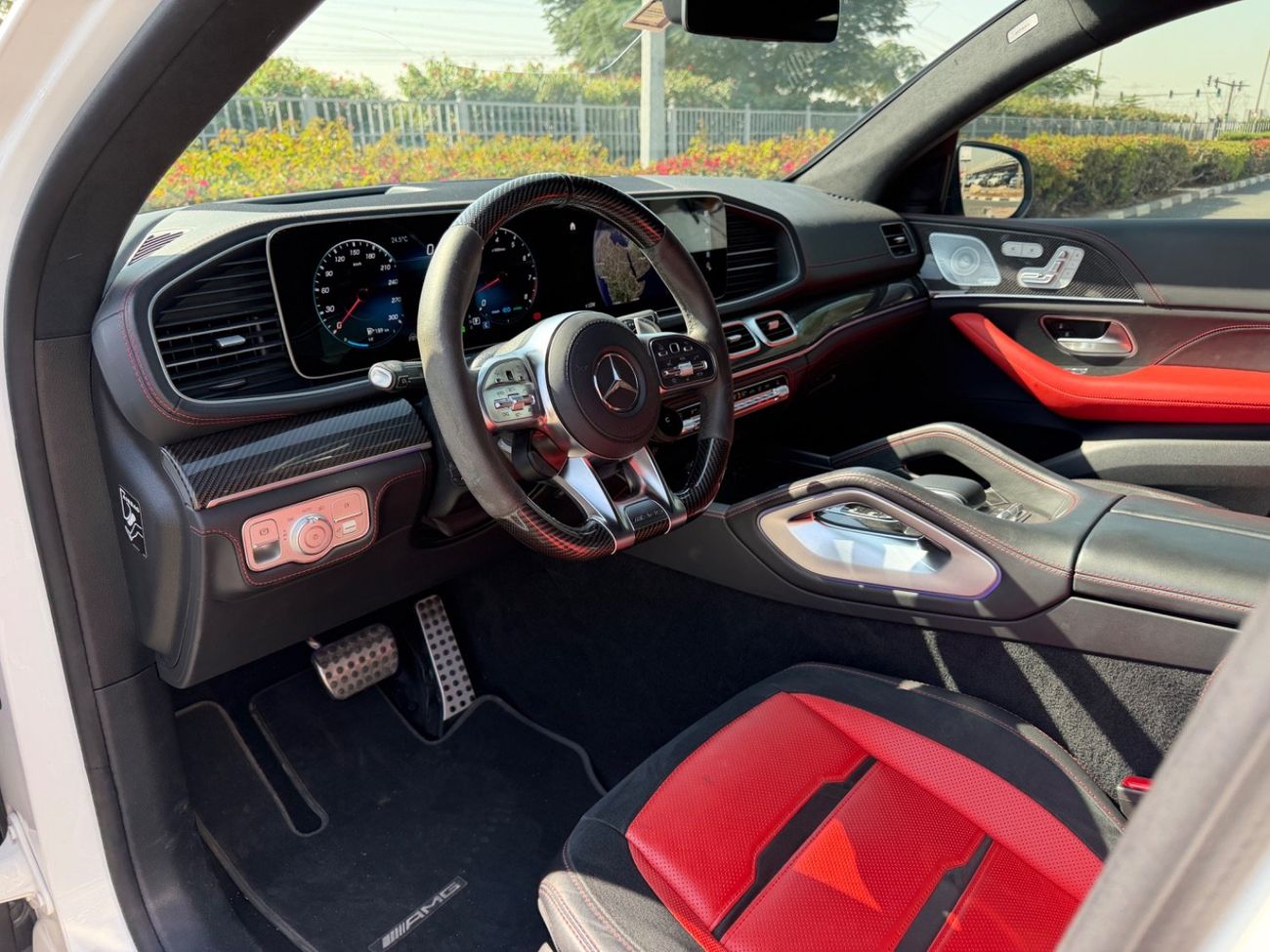 Mercedes-Benz GLE 63 S AMG The car is very clean. Full option trim. Brand new service history of the car is available. Well-mai