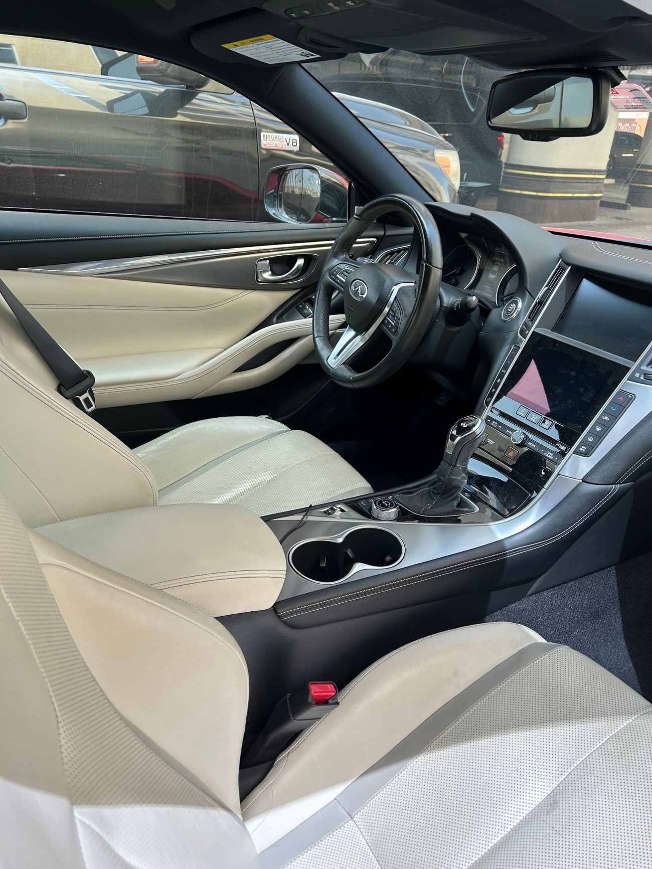 Infiniti Q60 Premium 2.0L