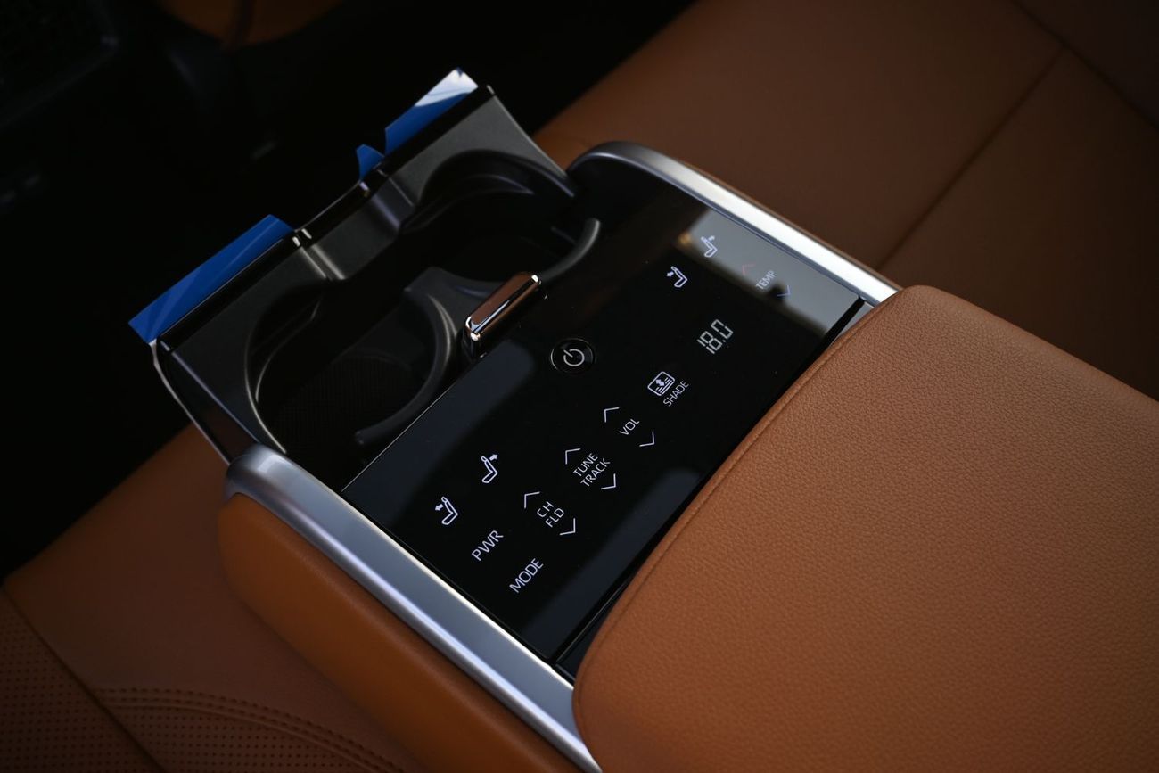تويوتا كامري LUMIERE HEV Toyota Camry Lumiere 2.5L Hybrid, Model 2025, Color White