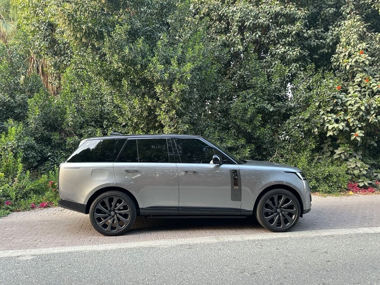 Land Rover Range Rover LWB SV P615 4.4L | 2023 Range Rover Vogue SV | Luxury SUV | 21,000 KM | Perfect Condition