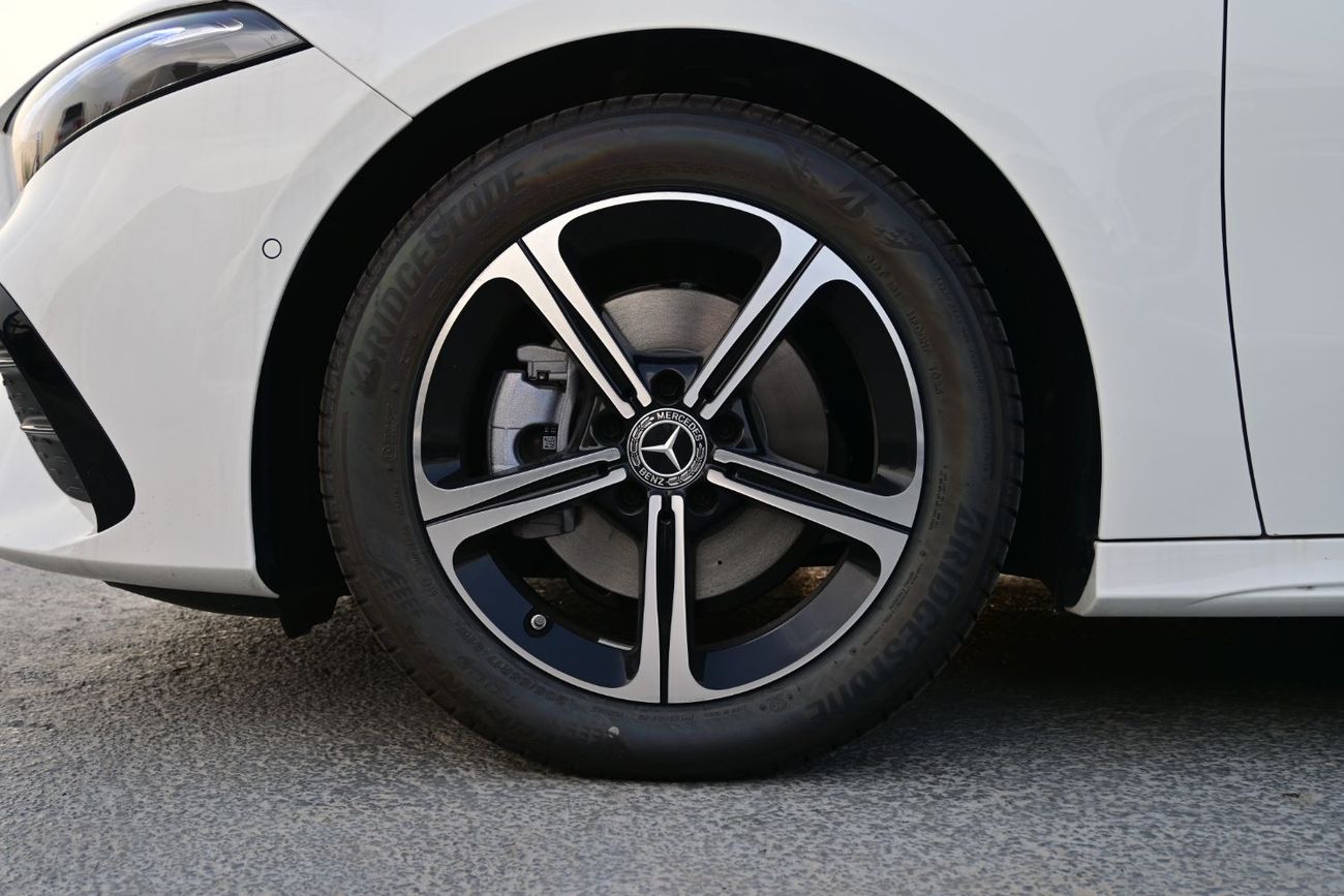 مرسيدس بنز A 200 Mercedes-Benz A200L 1.3L Turbo Petrol, Model 2025 Color White