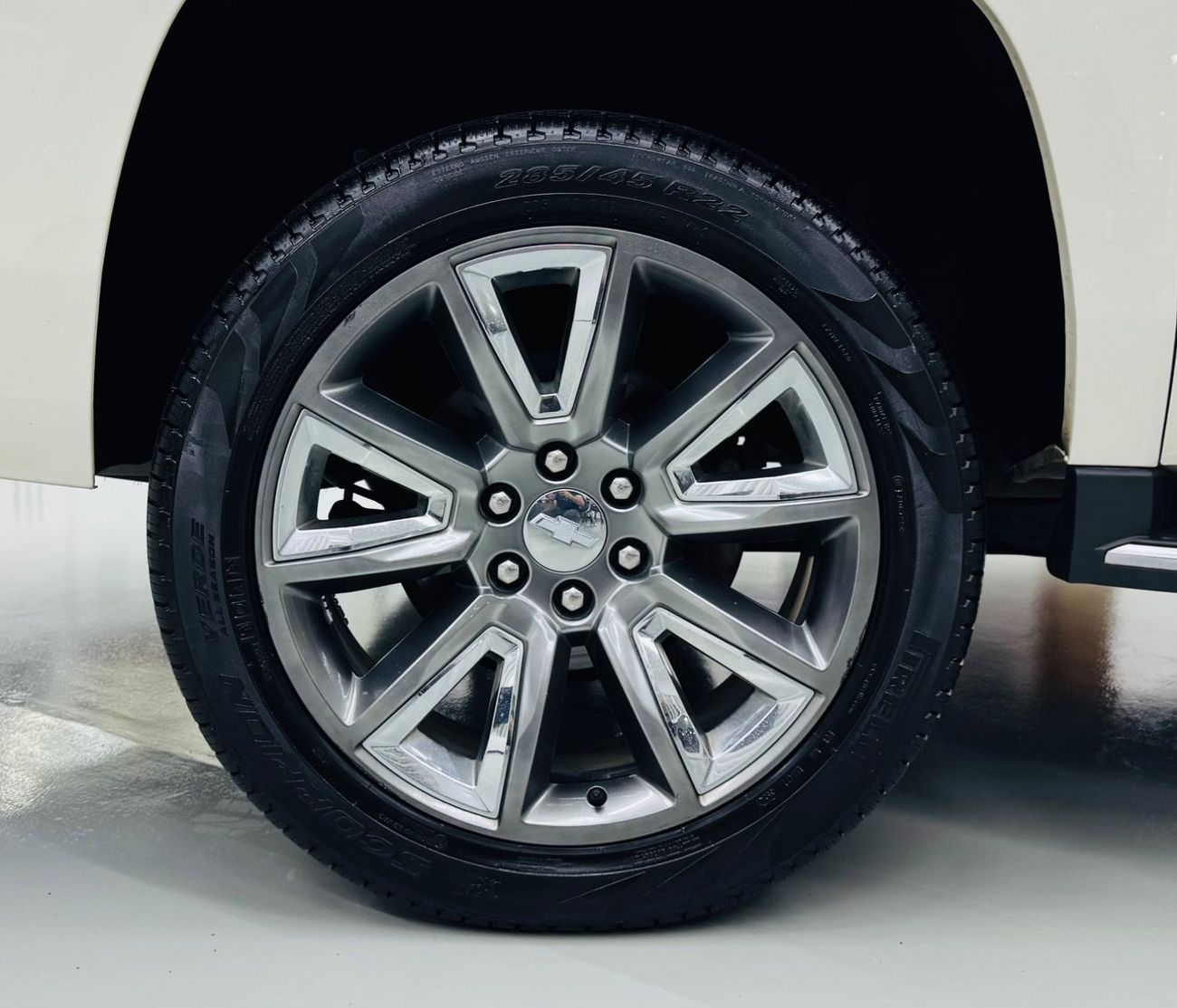 Chevrolet Suburban LTZ 5.3L 4WD