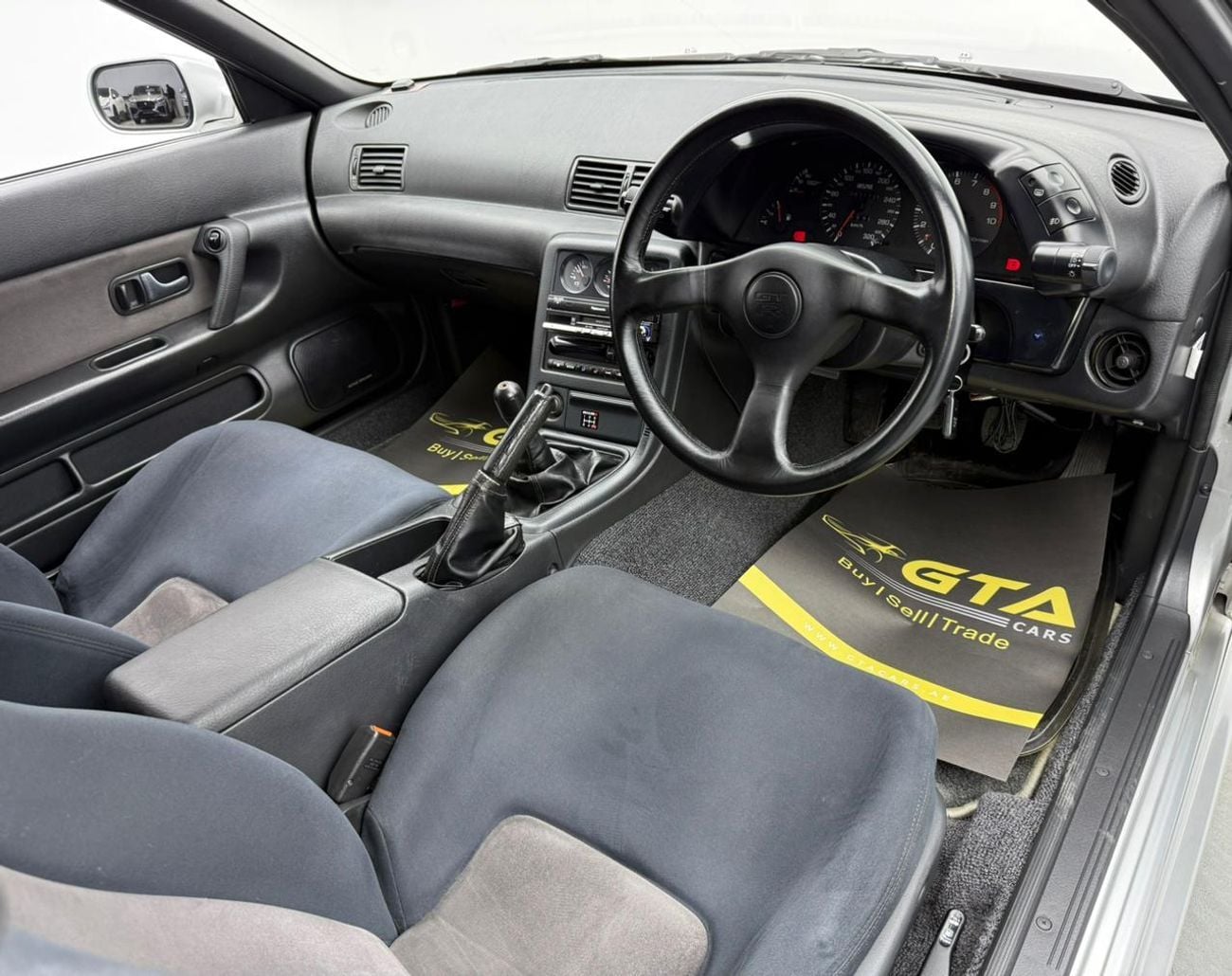 نيسان سكايلاين 1993 Nissan Skyline GT-R ,Full Service history ,Excellent Condition ,GCC