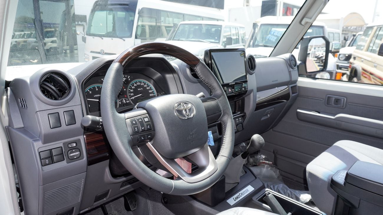 تويوتا لاند كروزر 70 2.8 DIESEL 2025