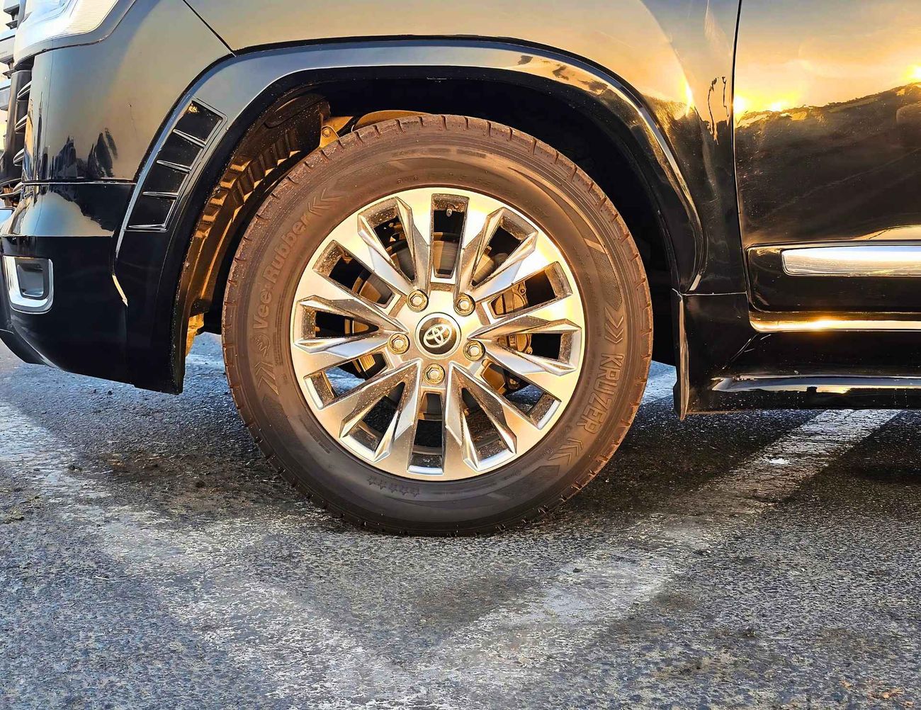 Toyota Land Cruiser GXR/ V6 4.0L / SUNROOF/ 360* CAMERA/ 2022 SHAPE/ EXPORT ONLY/ LOT # 81656