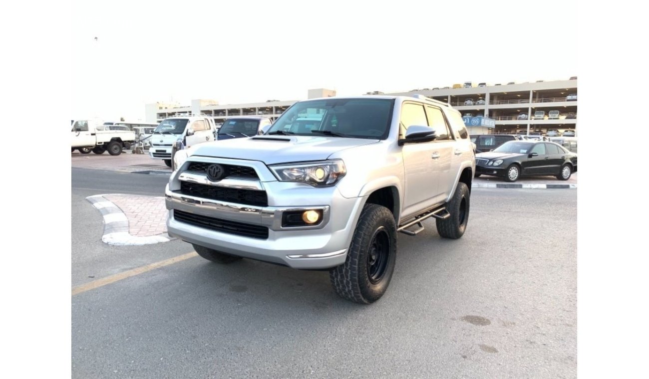 تويوتا 4Runner SR5 PREMIUM 4WD V6 HOT LOT - US SPECIFICATION