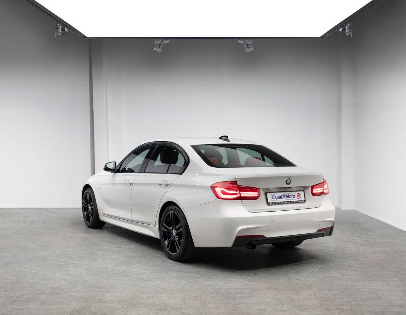 بي أم دبليو 318i M SPORTS