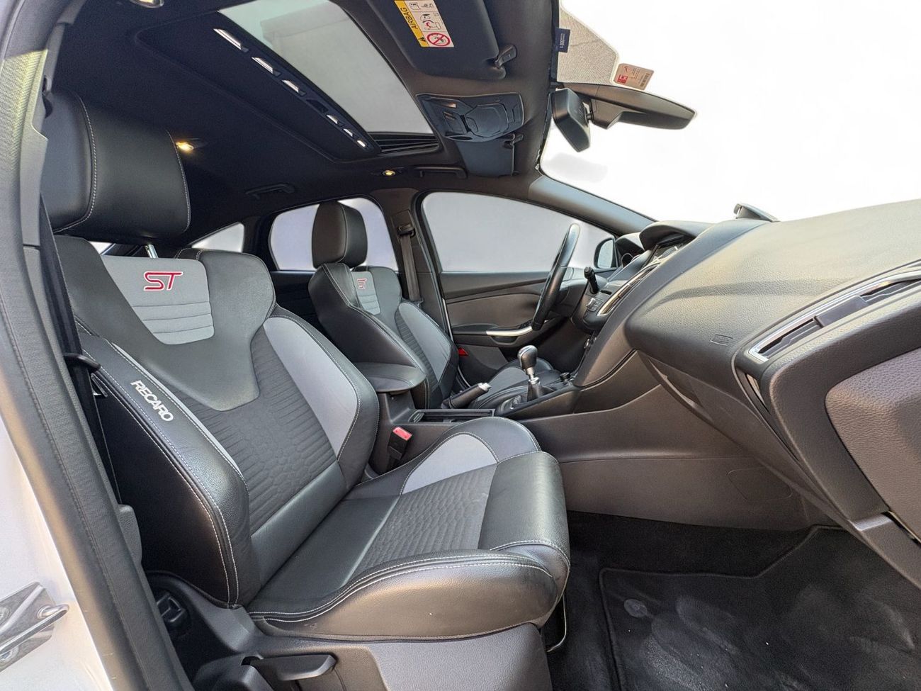 Ford Focus ST 2.0L TURBO I4 M/T | 2017 | GCC SPECS | FULLY AGENCY SERVICE HISTORY | UNDER SERVICE WARRANTY UNTI