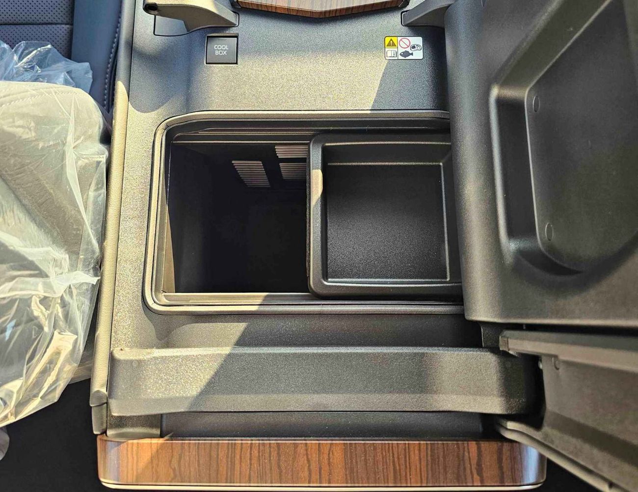 تويوتا لاند كروزر GXR TWIN TURBO / 3.5L V6 PETROL / RADAR / 12.3" DVD WITH JBL SPEAKERS / FRONT PWR SEATS / COOL BOX  