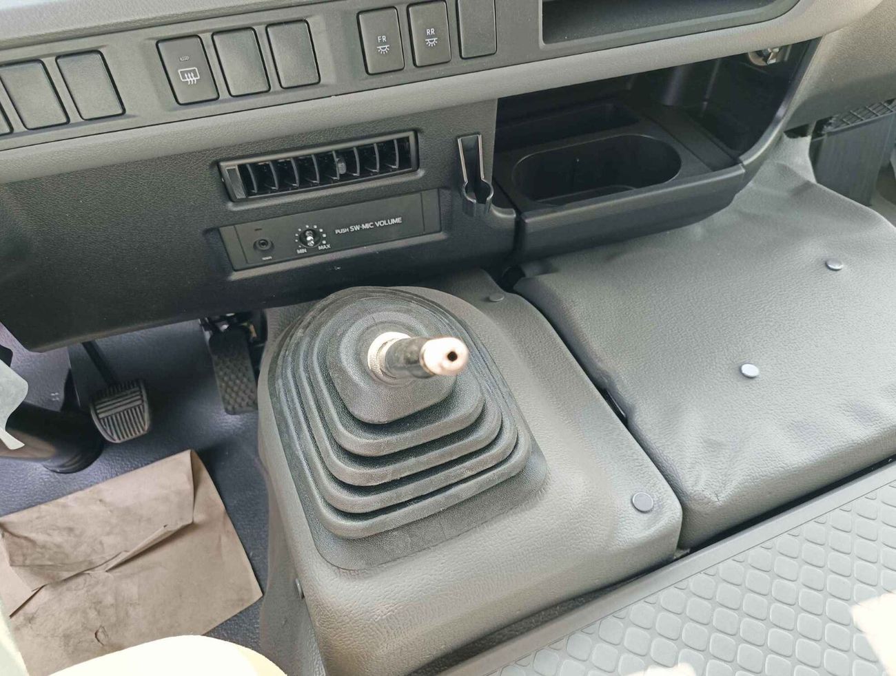 Toyota Coaster 4.2L V6 DIESEL / 23 STR M/T / AUTO DOOR /  LUGGAGE RACKS (CODE # CD42B)