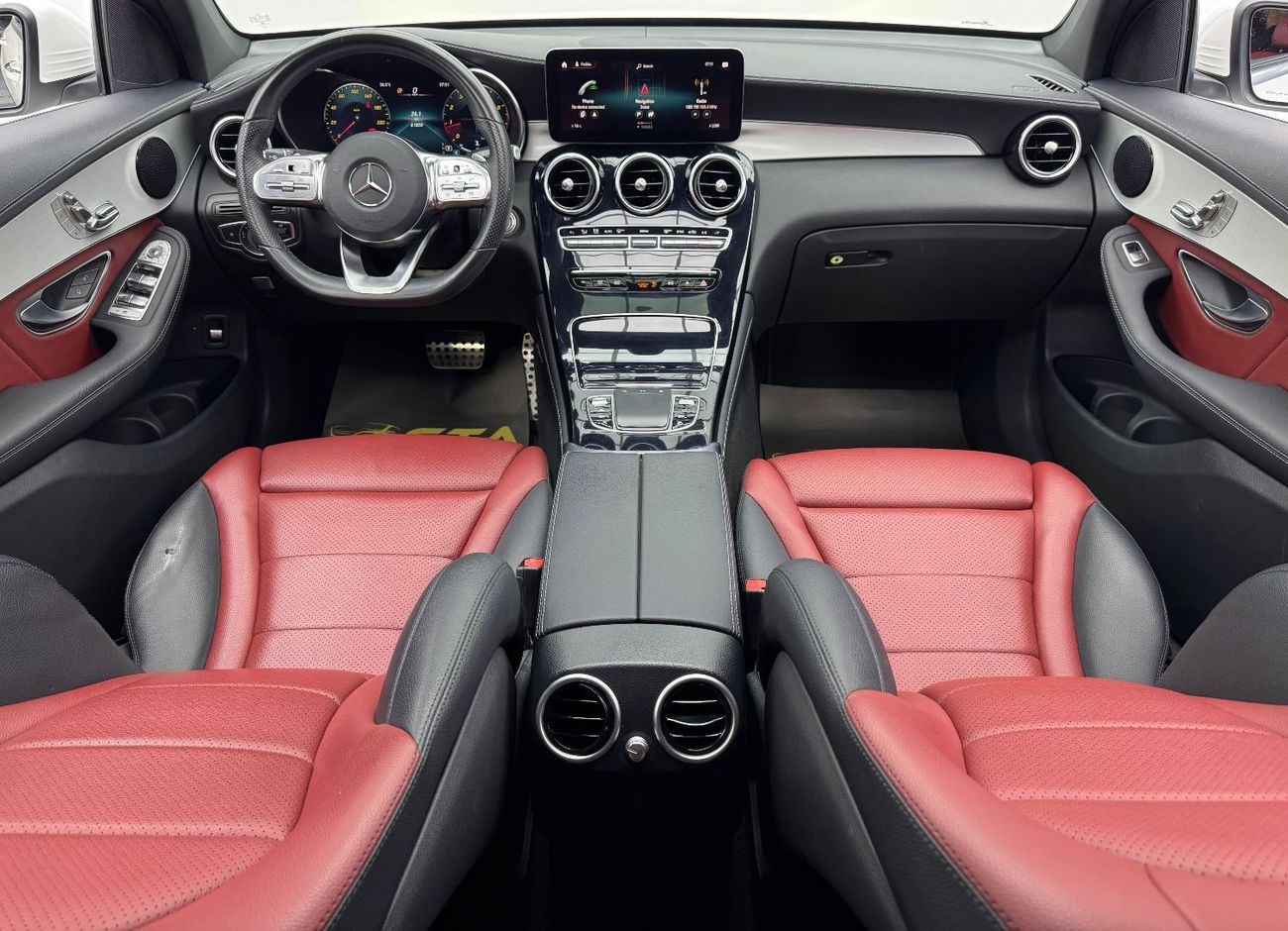 مرسيدس بنز GLC 200 Std 2.0L 2021 Mercedes Benz GLC200 AMG 4MATIC, Warranty, Full Mercedes Service History, GCC