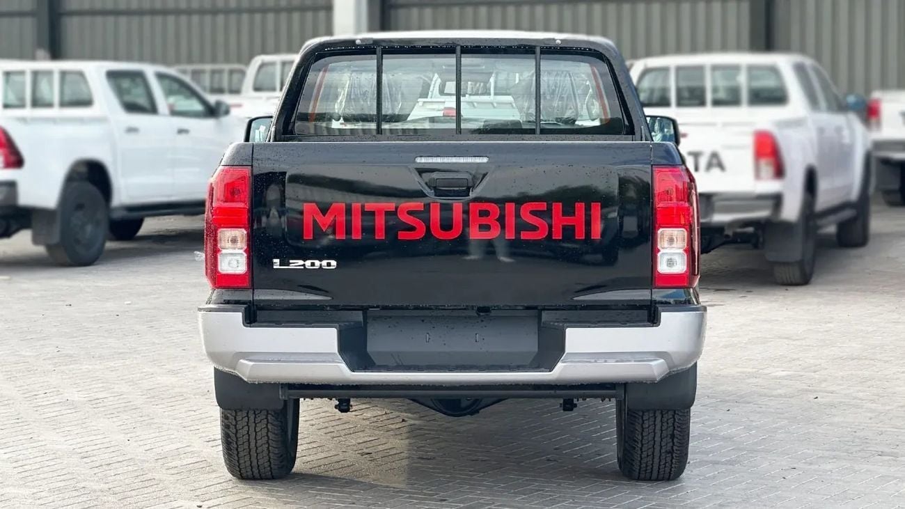 ميتسوبيشي L200 GLS 2.4L Petrol DC 4WD Manual
