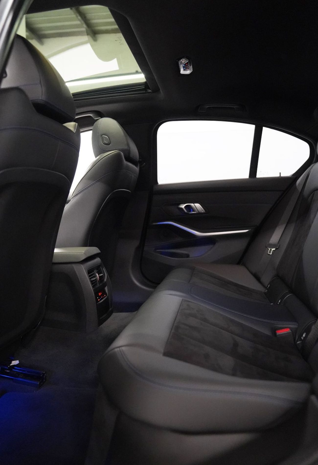 BMW 330i M Sport 2.0L (255 HP) 2021 BMW 330i M-Kit, Warranty, 2026 BMW Service Pack, GCC