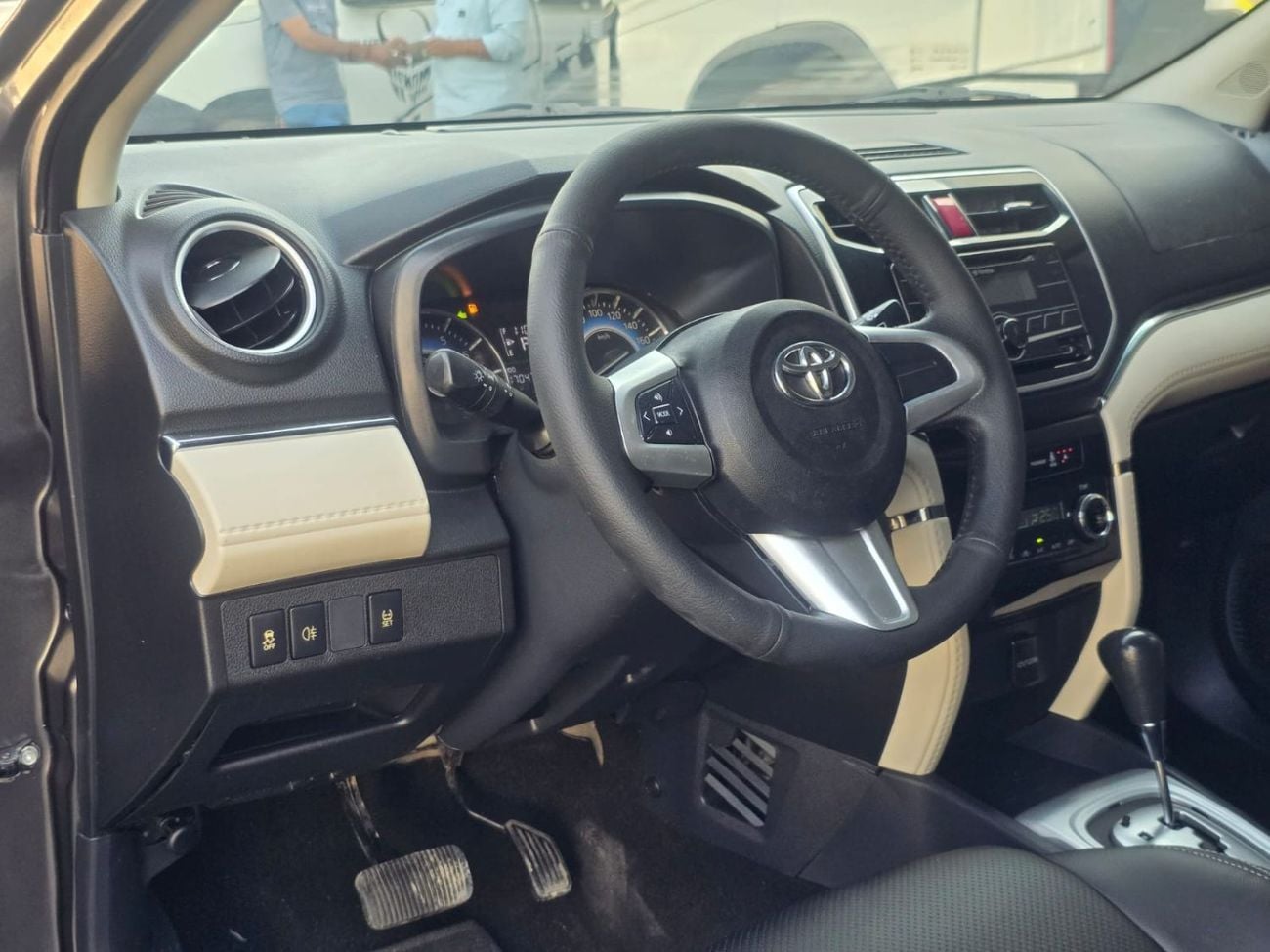 Toyota Rush GX 1.5 PETROL ENGINE | LHD | AT | 7 SEATS