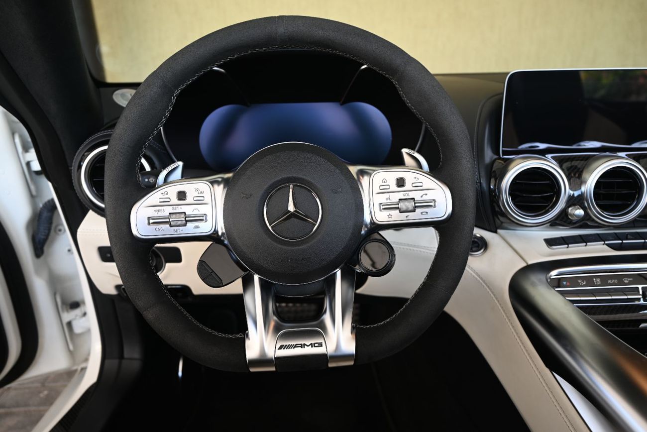 Mercedes-Benz AMG GT EMI 5999 AED - MERCEDES AMG GT 2020 - CONVERTIBLE ROOF  - V8 - LOW MILLAGE - WELL MAINTAINED
