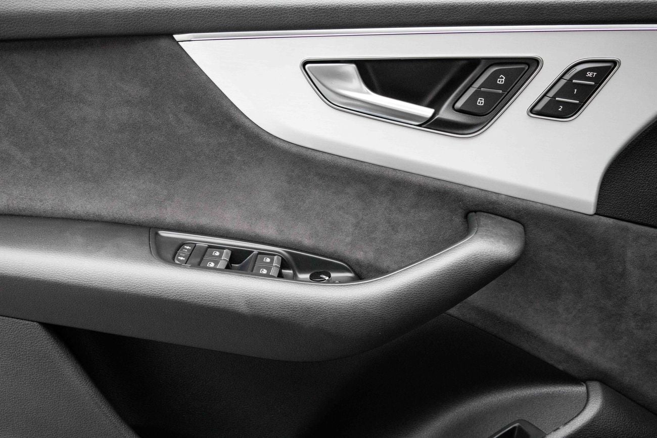 أودي Q8 Q8 S-Line | 3,134 P.M | 0% Downpayment | Immaculate Condition!