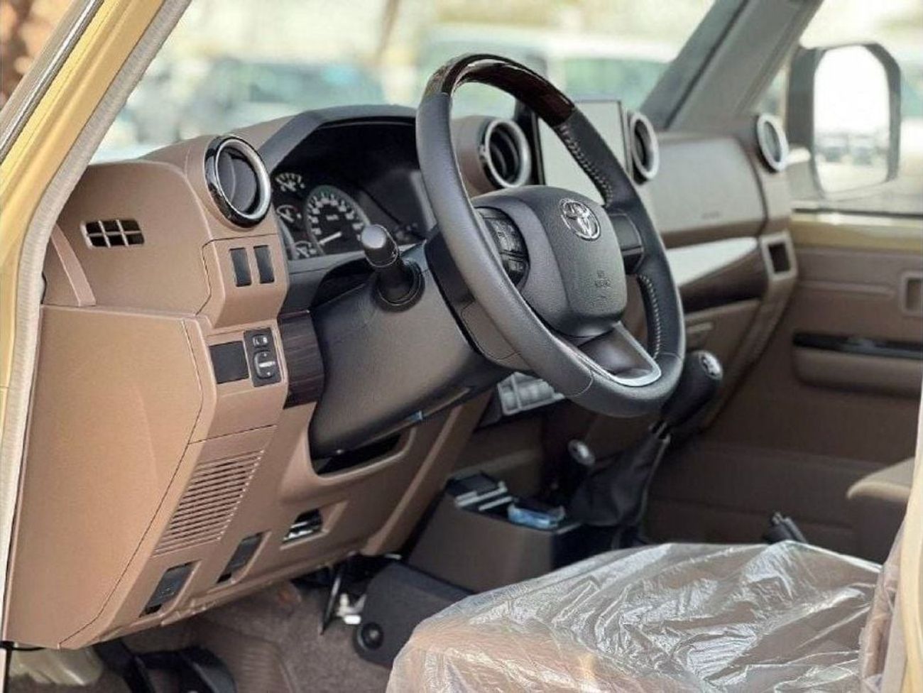 تويوتا لاند كروزر 70 LC76 4.0L PTR M/T // 2024 // HIGH OPTION WITH DVD & BACK CAMERA , POWER WINDOWS , COOL BOX // SPECIA