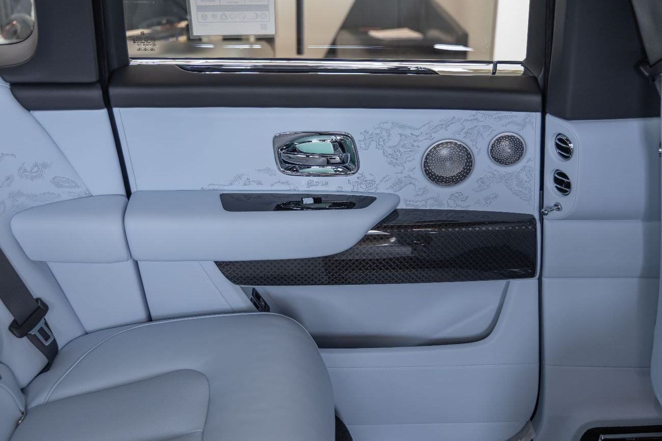 رولز رويس كولينان ROLLS-ROYCE CULLINAN | BLACK BADGE | FULL OPTIONS | BESPOKE SOUND SYSTEM | GCC SPECS | DEALER WARRAN