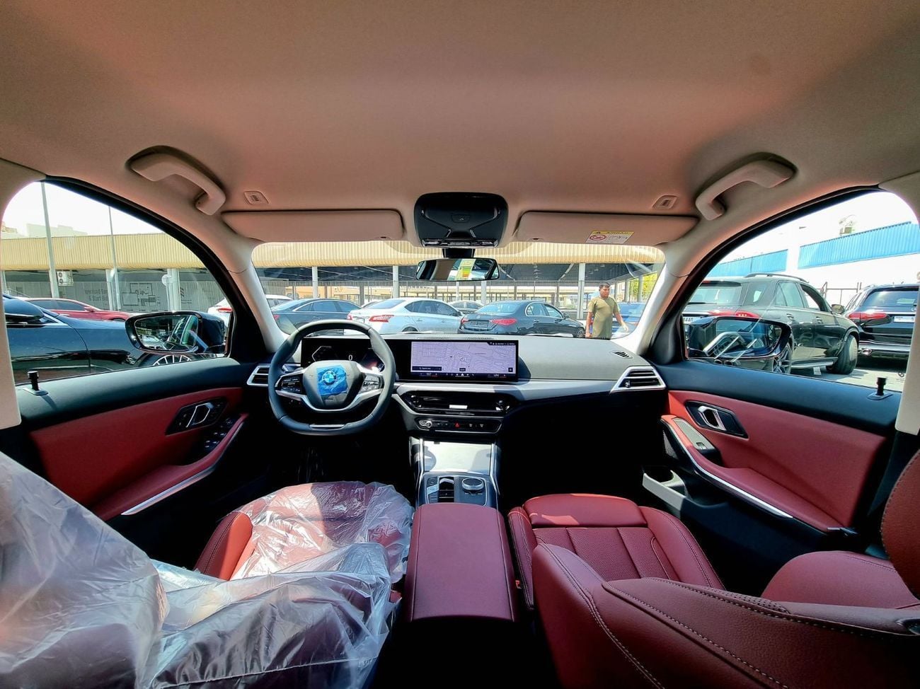 بي أم دبليو 318i LUXURY M SPORT PACKAGE