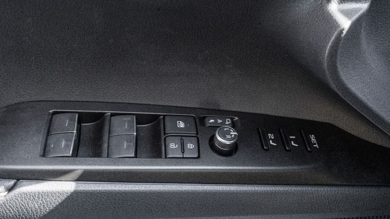 Toyota Camry 2025 Toyota Camry Lumiere 2.5L AT Hybrid (Silver-Tan)