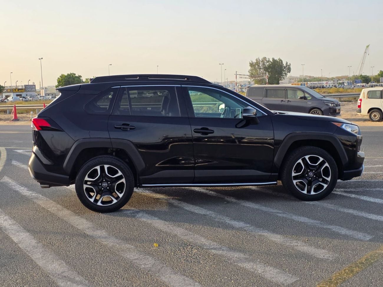 تويوتا راف ٤ Advanture Edition 4x4 , Push button and Original leather seats