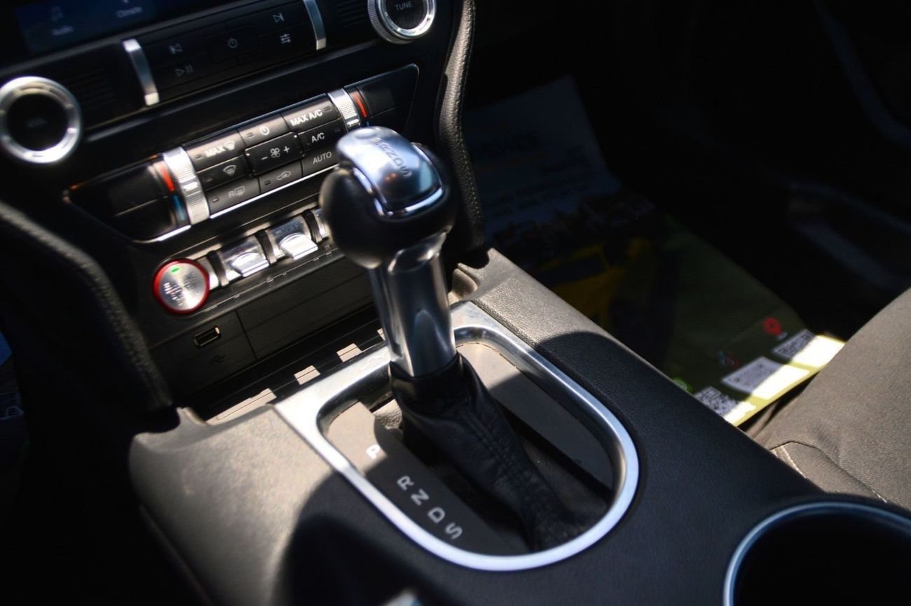 Ford Mustang EcoBoost Premium 2.3L Coupe A/T 2024-NEW LOOK-IN GOOD CONDITION--READY TO DRIVE **