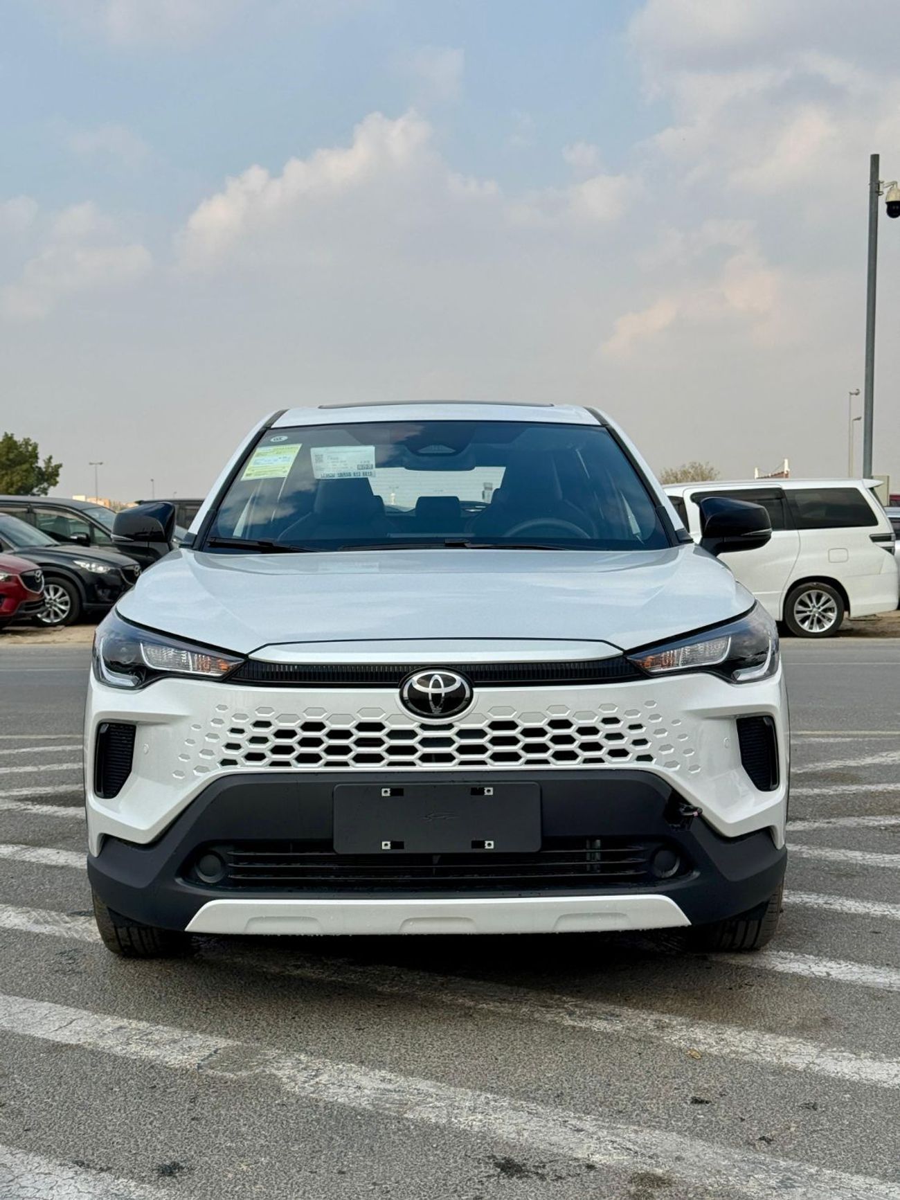 تويوتا كورولا كروس Toyota corolla cross 2.0 whitte 2025 new face