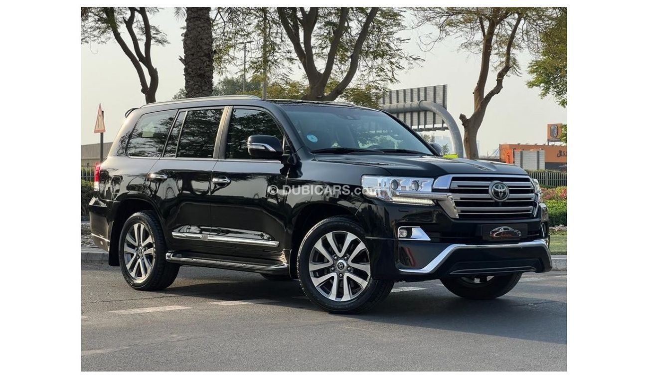 Toyota Land Cruiser TOYOTA LAND CRUIZER 2017 GCC VXR 5.7 TOP OF RANGE ORIGINAL PAINT FULL SERVICE HISTORY
