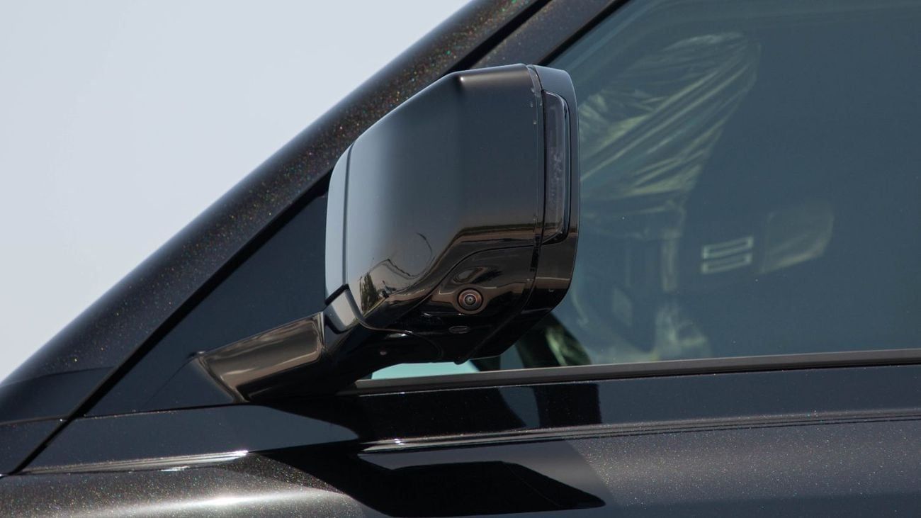 لاند روفر ديفندر X-Dynamic SE 3.0L | 2025 | with 5 Years Agency Warranty