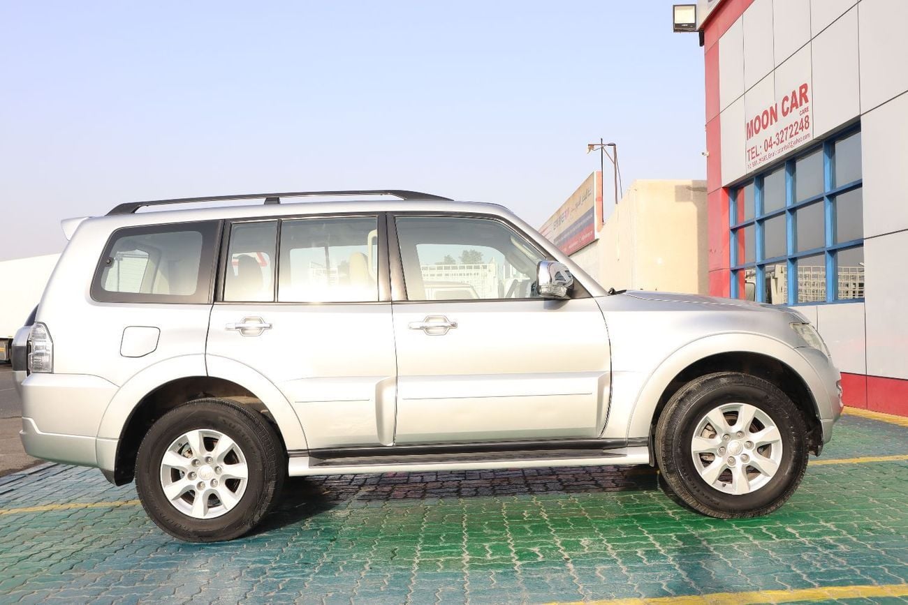 Mitsubishi Pajero GLS M/L DIAMOND GLS Mid 3.5L (189 HP) (7 Seater)