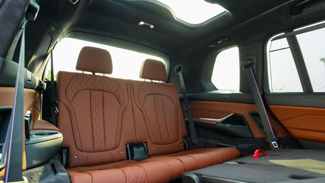 BMW X7 XDRIVE40i M SPORT PRO MACADAMIA METALLIC 2026MY EXPORT ONLY