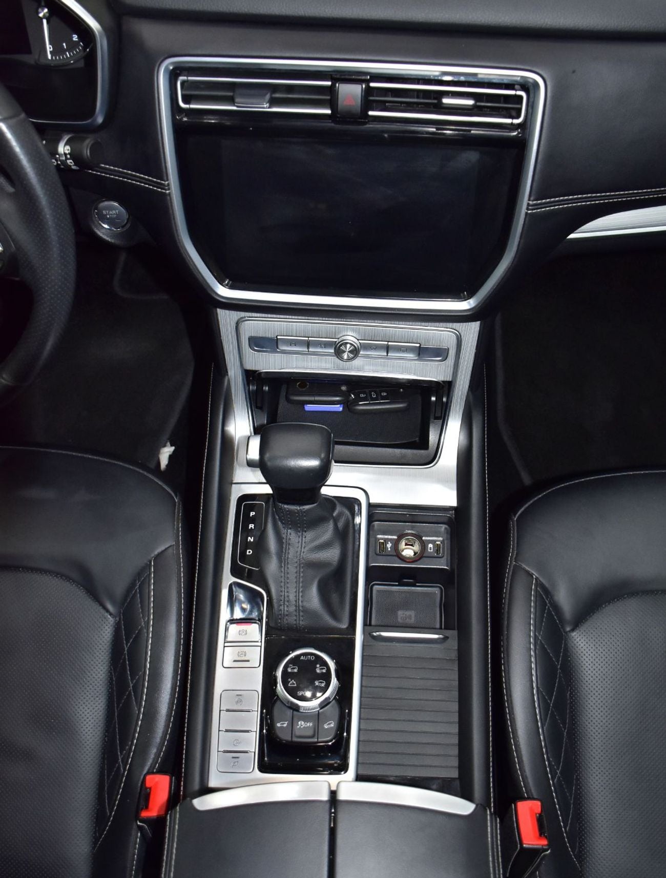 أم جي RX8 LUXURY عرض ممتاز لسيارة MG RX8 4WD 30T (موديل 2023) باللون الفضي بمواصفات خليجية
