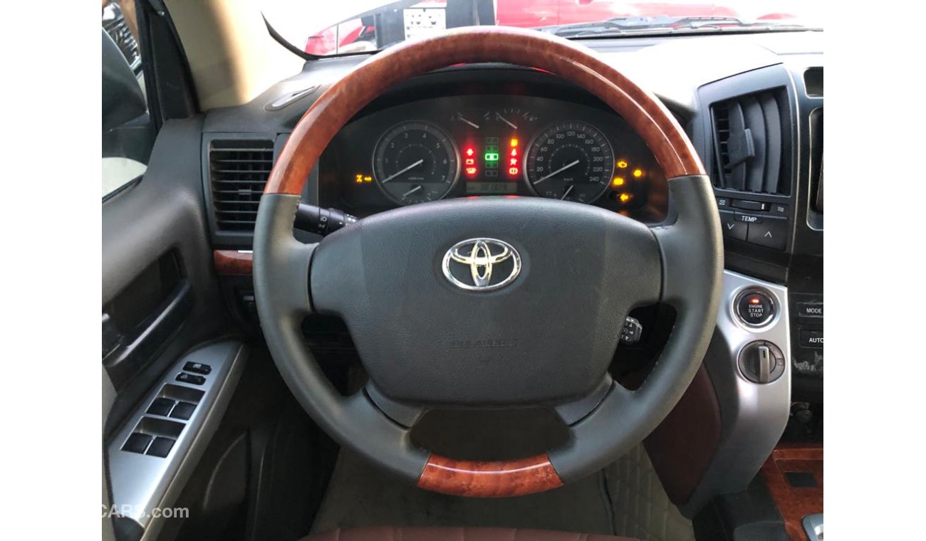 Toyota Land Cruiser 4.0L PETROL / LEATHER SEATS / SUNROOF ( LOT  # 4805)
