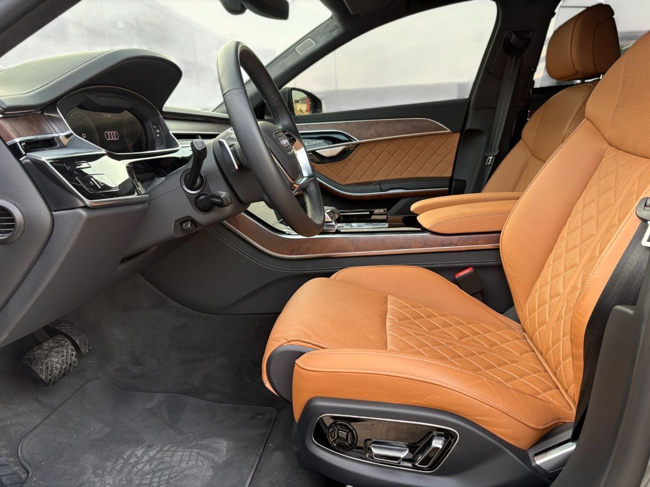 Audi A8 L 60 TFSI quattro 4.0L (454 HP) AED 6,280 P/M | 2024 | 5-Year Agency Warranty | Full Service History