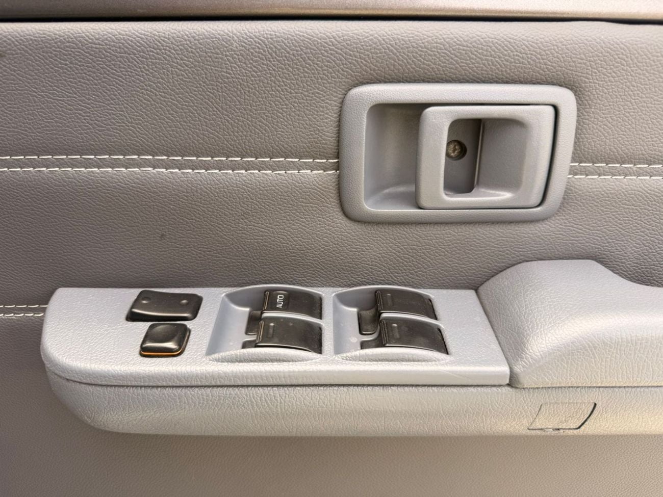 تويوتا لاند كروزر بيك آب -