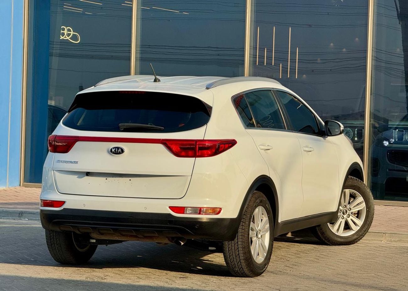 Kia Sportage EX 880X36 /-Monthly l GCC l 2.0 l Cruise, Camera, GPS l Accident Free