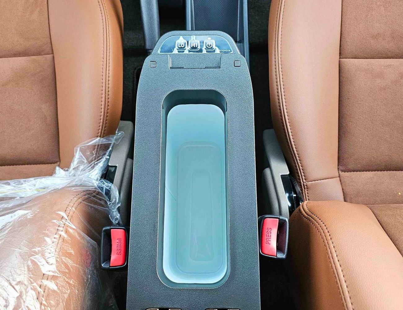 Toyota Land Cruiser 70 LC76 LX/4.0L PETROL A/T/DIFFLOCK, WINCH, SNORKEL, REFRIGERATOR, OVER FENDER/ CODE#H76PAF