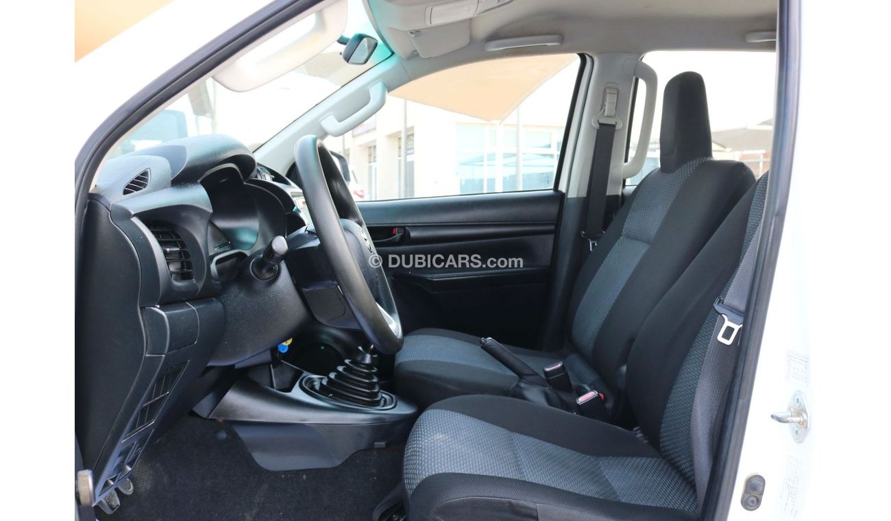 Toyota Hilux 2016 | HILUX 4X4 DOUBLE CABIN PICKUP WITH GCC SPECS AND EXCELLENT CONDITION