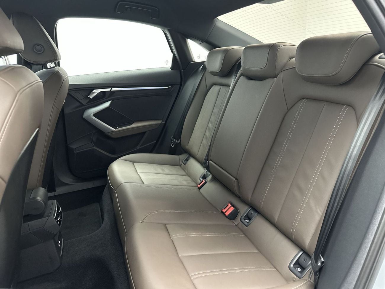 أودي A3 35 TFSI Advanced 1.4L A3 Sedan Advanced 35 TFSI 150hp (Ref# 47296)