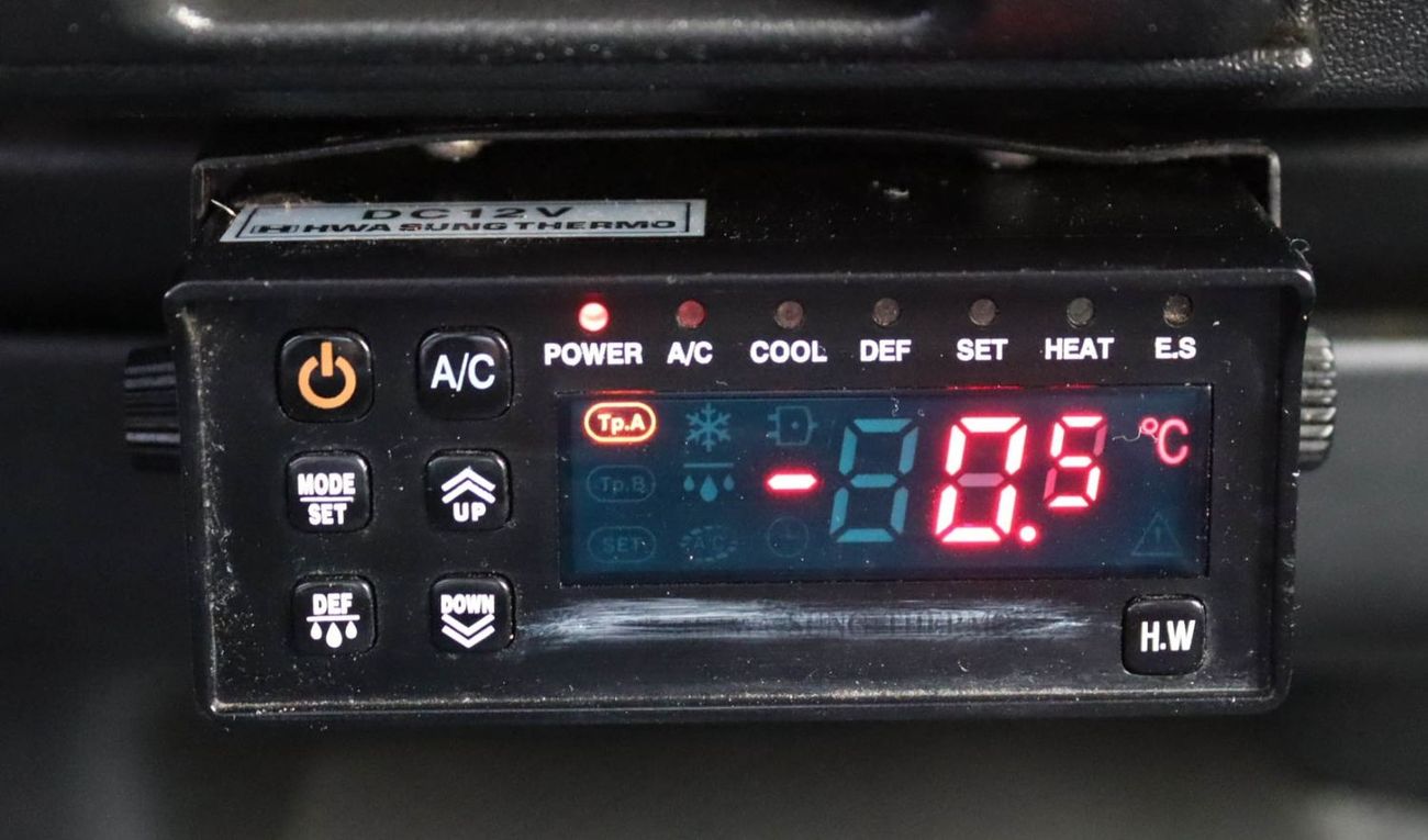 Toyota Hiace GL - Standard Roof 2.7L Toyota Hiace Van 2017 GCC , without accidents, in excellent condition