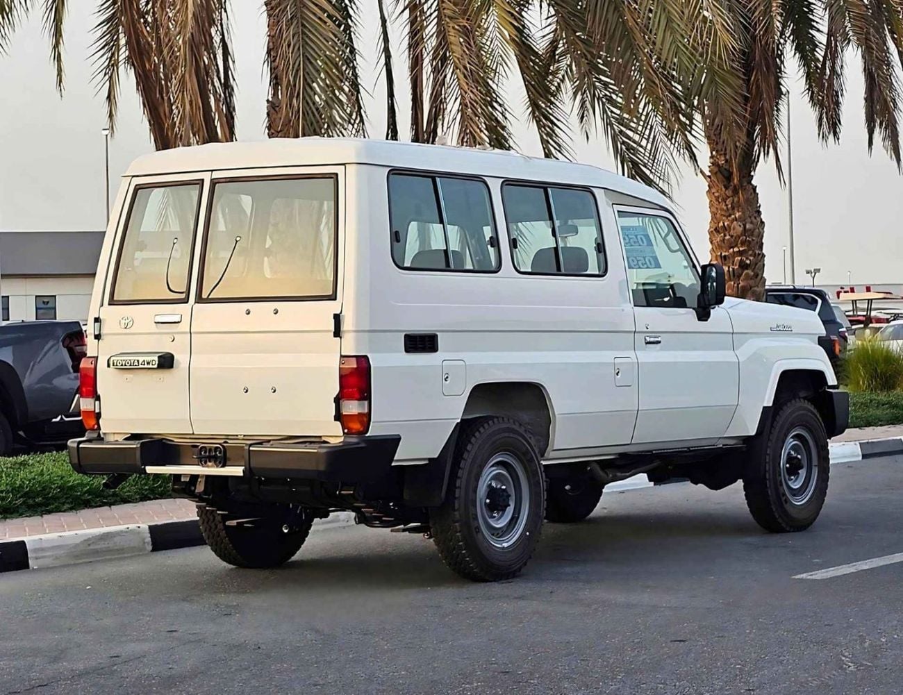 Toyota Land Cruiser 70 LC 78 HARDTOP 4.0L MT TOYOTA LAND CRUISER HARDTOP LC 78 / DIESEL 4.2L / 3 PORTAS Preço especial para Angola com Portes Inc
